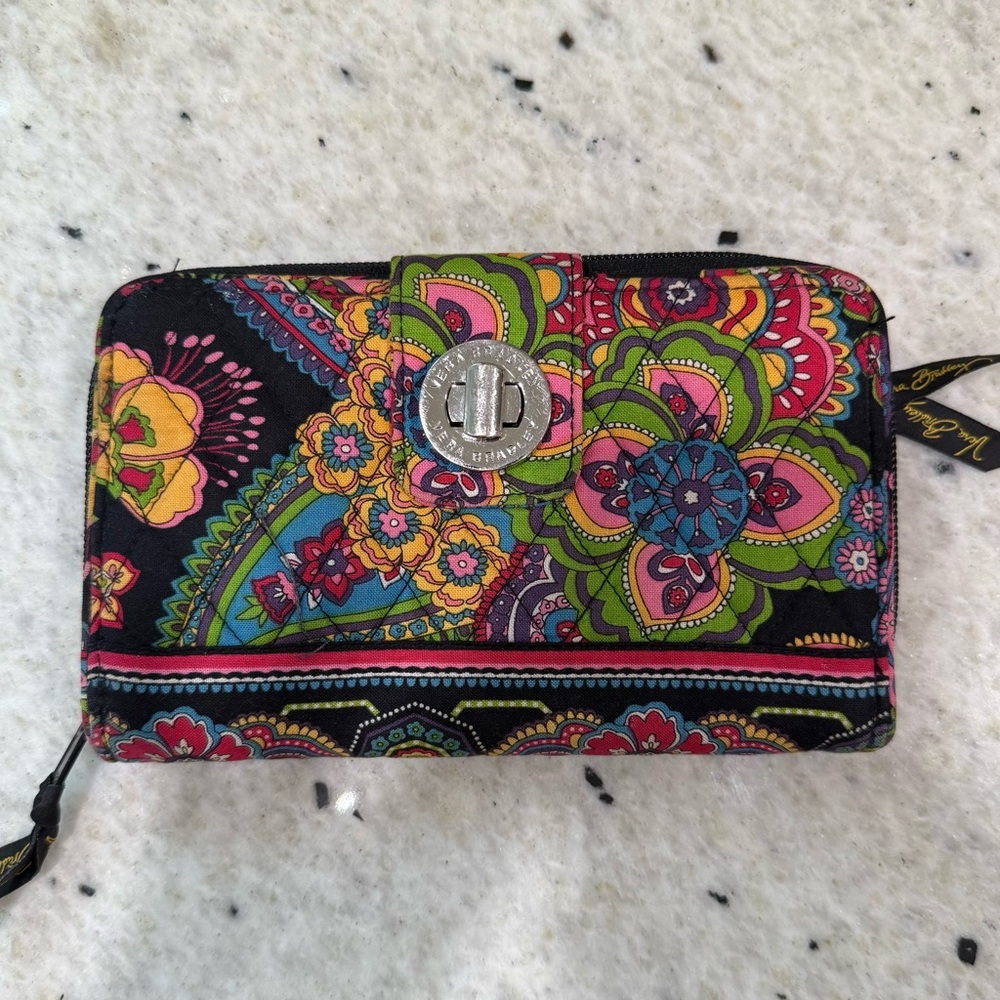 Vera Bradley Black Wallet with Elegant Design